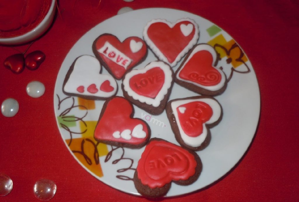 ricetta di San Valentino: biscotti al cioccolato decorati