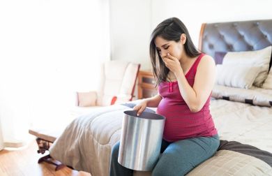 Nausea in gravidanza, iperemesi gravidica: cos’è e come si cura