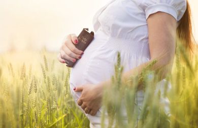 La preghiera delle mamme: santi e preghiere per la gravidanza, parto e maternità