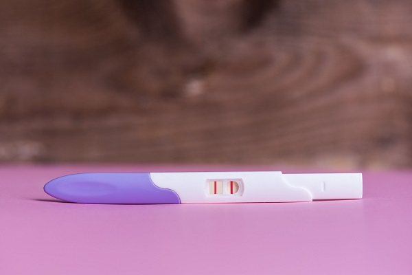 Ragazzo fa un test di gravidanza per scherzo: il risultato gli salva la vita (è incredibile) 
