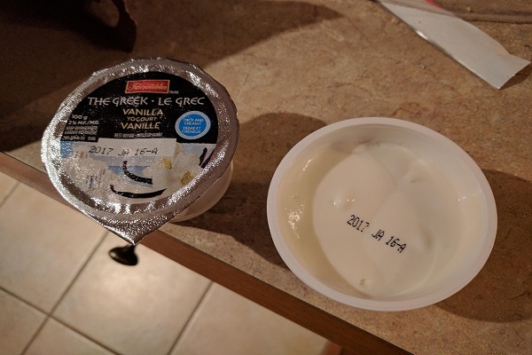 Data di Scadenza Stampata sullo Yogurt: Foto Virale