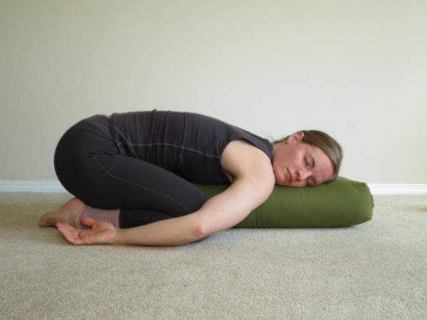 3 posizioni yoga per dormire bene e meglio