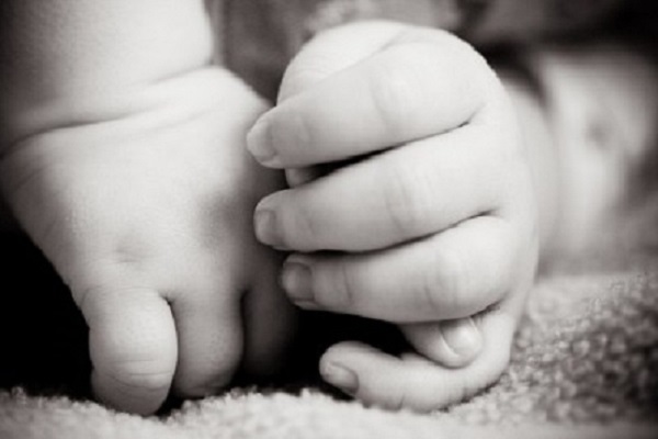 Bambino di 1 anno e mezzo muore soffocato da un’oliva