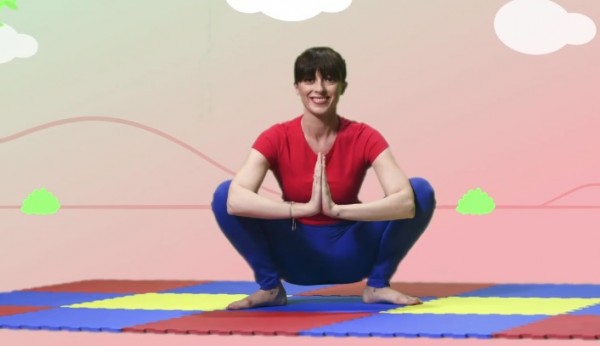 Yoga: posizione della ghirlanda contro i dolori mestruali