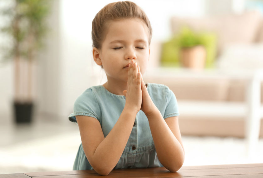 I bambini devono imparare a pregare.