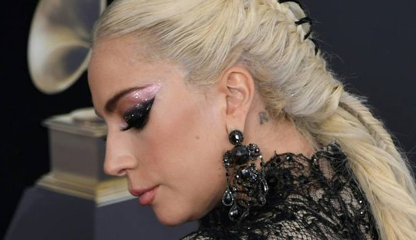 Lady Gaga cancella 10 tappe del suo tour