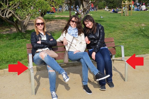 3 ragazze sulla panchina: illusione ottica (Foto e soluzione)