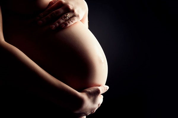 Brianna Rawlings rifiuta le cure per far nascere suo figlio: muoiono entrambi