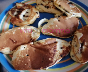 Pancake con gocce di cioccolato ricetta facile e veloce