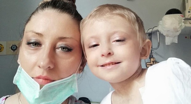 Sabina Ursuleac, la mamma di Elisa Pardini, la bimba di cinque anni deceduta in aprile dopo una lunga lotta contro un’aggressiva forma di leucemia. Fonte immagine Facebook