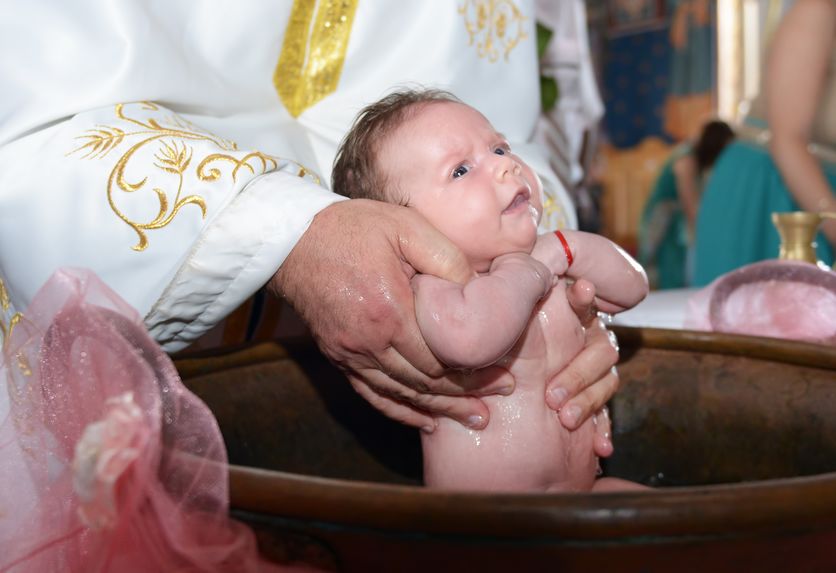 Neonato di 6 settimane morto poco dopo il battesimo.