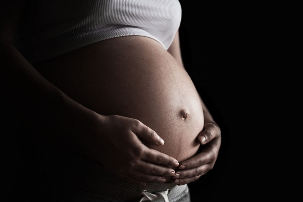 Neonato morto in utero: il parto di una mamma coraggiosa