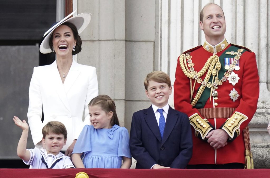Protocollo reale per il principe George: niente voli con William e Kate