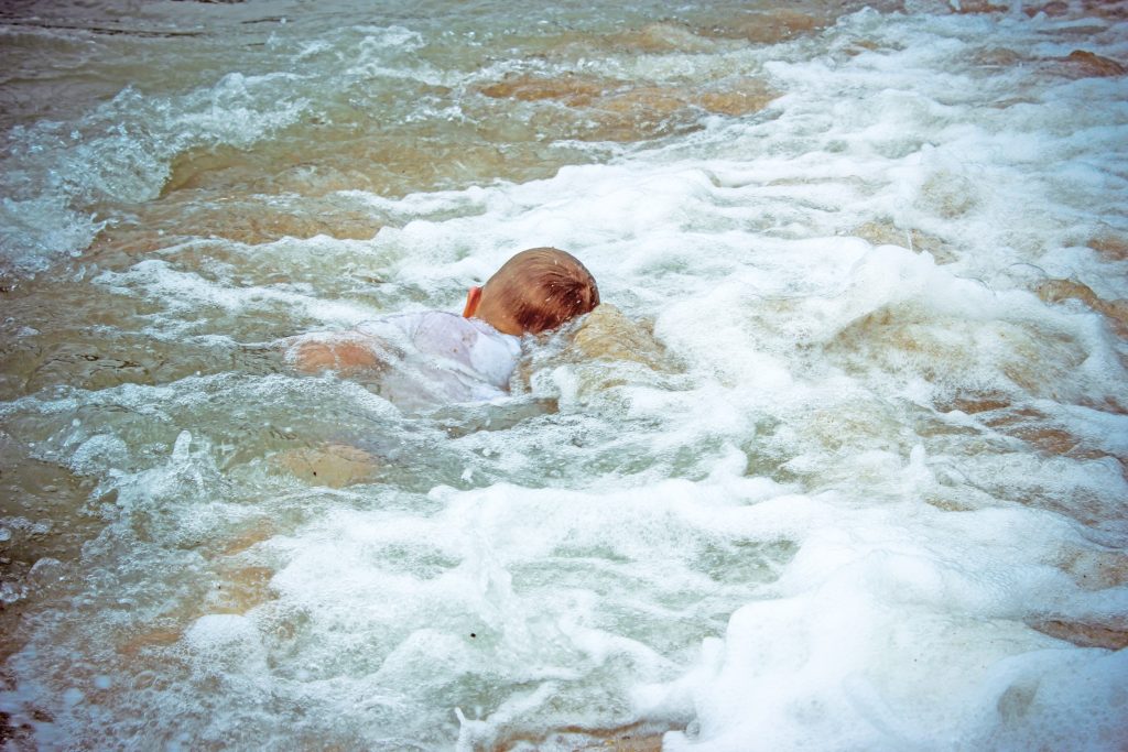 Bimbo di 6 anni annegato mentre era al campo estivo