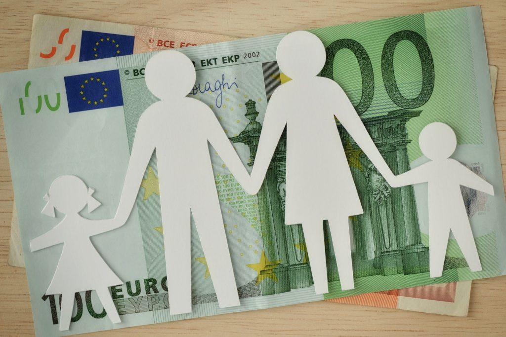 Reddito di infanzia: bonus 400 euro al mese per ogni figlio