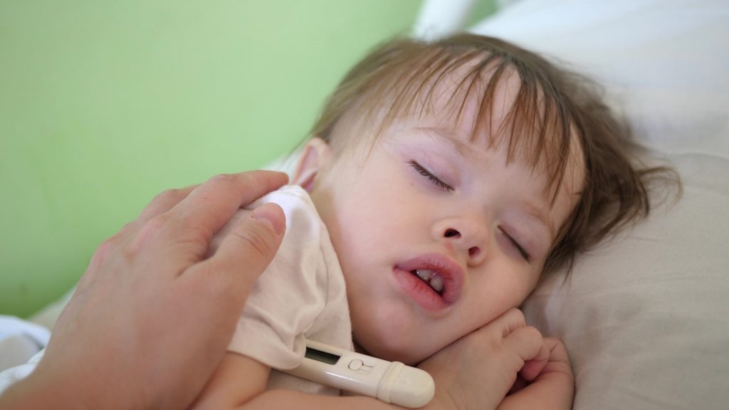 Influenza 2023-2024 nei bambini: sintomi, cura e quando preoccuparsi
